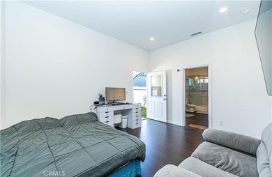 House with an ADU! This versatile property features a 3-bedroom - photo 33