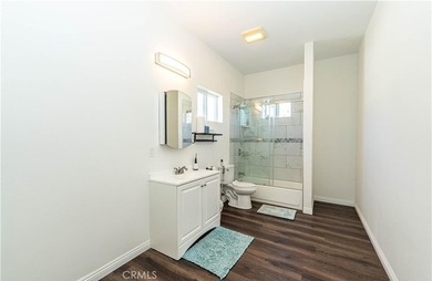 House with an ADU! This versatile property features a 3-bedroom - photo 34