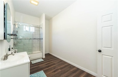 House with an ADU! This versatile property features a 3-bedroom - photo 35