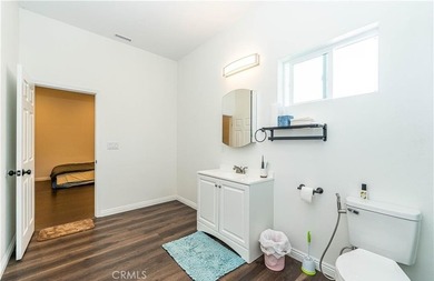 House with an ADU! This versatile property features a 3-bedroom - photo 37