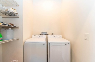 House with an ADU! This versatile property features a 3-bedroom - photo 40