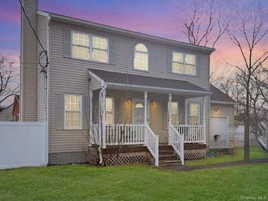 Lovely Renovated Colonial in Shirley !! Make this Home Your Own! - photo 1