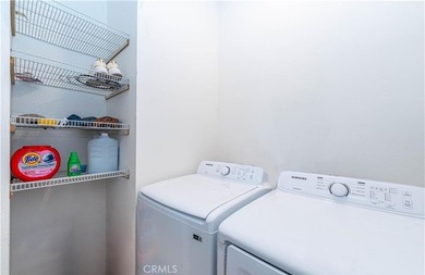 House with an ADU! This versatile property features a 3-bedroom - photo 41