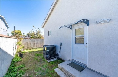 House with an ADU! This versatile property features a 3-bedroom - photo 42