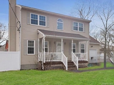 Lovely Renovated Colonial in Shirley !! Make this Home Your Own! - photo 3