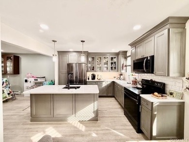 Lovely Renovated Colonial in Shirley !! Make this Home Your Own! - photo 6