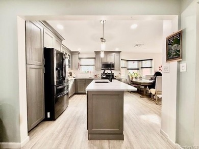Lovely Renovated Colonial in Shirley !! Make this Home Your Own! - photo 7