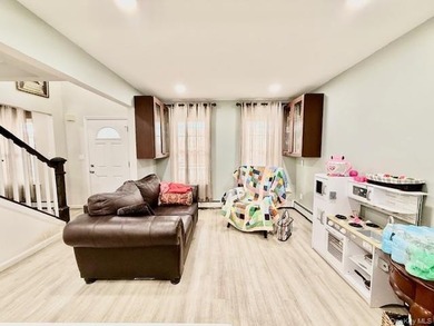 Lovely Renovated Colonial in Shirley !! Make this Home Your Own! - photo 9