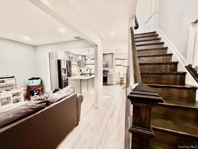 Lovely Renovated Colonial in Shirley !! Make this Home Your Own! - photo 10