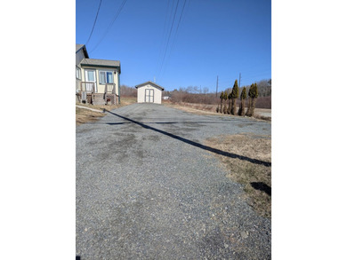 Bright and airy 3 bedroom home in desirable Ellsworth. Close to - photo 2