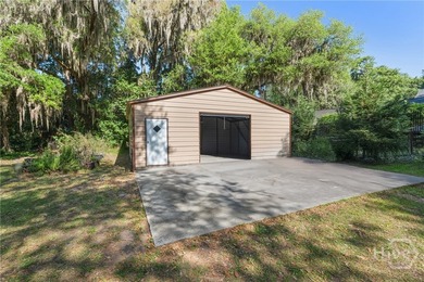 Welcome to this beautiful Savannah property offering privacy - photo 4
