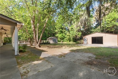 Welcome to this beautiful Savannah property offering privacy - photo 6