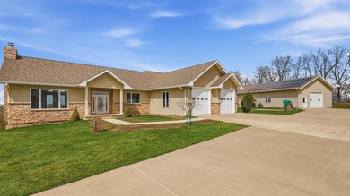 Escape to Your Private Sanctuary Stunning Ranch-Style Home on 3 - photo 7
