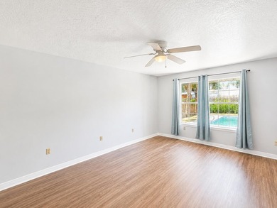 Welcome to your dream home in the heart of Destin, where comfort - photo 15