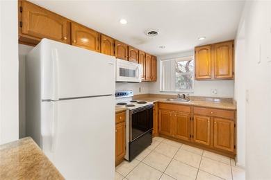 Spacious and bright second-floor, two-bedroom, two-bath condo in - photo 5