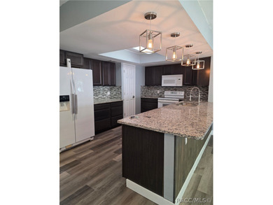 Seller Motivated!!! This adorable home within walking distance - photo 6