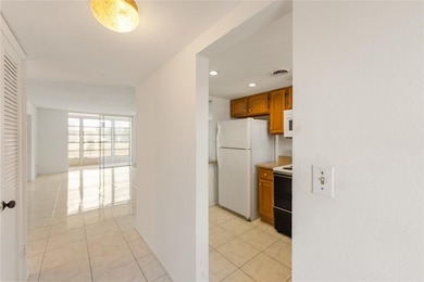Spacious and bright second-floor, two-bedroom, two-bath condo in - photo 6