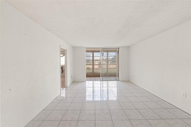 Spacious and bright second-floor, two-bedroom, two-bath condo in - photo 7