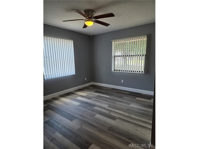Seller Motivated!!! This adorable home within walking distance - photo 8