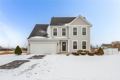 (private lake, pond, coastal) Home Sale Pending in Farmington New York