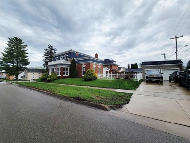 Welcome to 108 N 4th St Bellevue, a second empire style - photo 3
