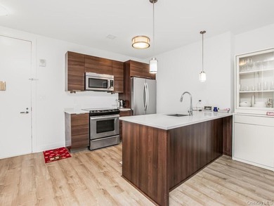 Grassy Sprain Lake  Condo For Sale in Yonkers New York