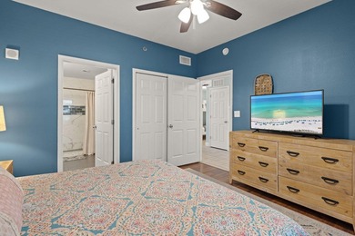 Welcome to this well-kept, updated Laketown Wharf residence - photo 25