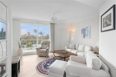 This stunning Oceanfront 3-bedroom, 2.5-bath end unit condo - photo 26