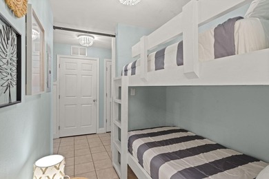 Welcome to this well-kept, updated Laketown Wharf residence - photo 31