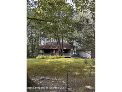 Lake Home For Sale in Pocono Summit, Pennsylvania