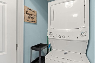 Welcome to this well-kept, updated Laketown Wharf residence - photo 32