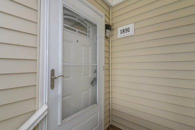 VA and FHA Approved!!! Rentals Allowed! Charming upper 2 bedroom - photo 2
