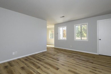 VA and FHA Approved!!! Rentals Allowed! Charming upper 2 bedroom - photo 4