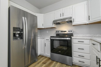 VA and FHA Approved!!! Rentals Allowed! Charming upper 2 bedroom - photo 7