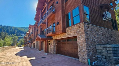 True Ski-In/Ski-Out Schweitzer Condos! Ideally located just - photo 4