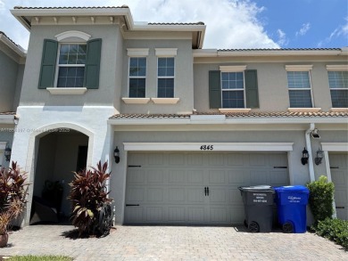Lake Townhome/Townhouse Sale Pending in Hollywood, Florida