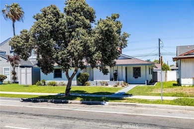 Welcome to this beautifully refreshed 4-bedroom, 2-bathroom - photo 2