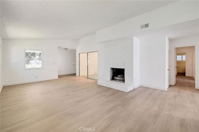Welcome to this beautifully refreshed 4-bedroom, 2-bathroom - photo 4