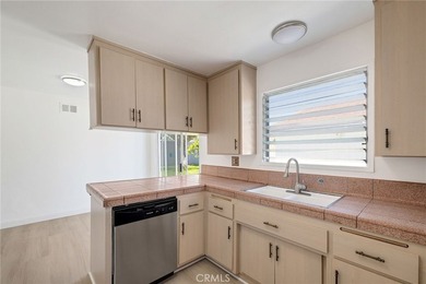 Welcome to this beautifully refreshed 4-bedroom, 2-bathroom - photo 8