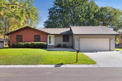Beautiful 4 Bedroom, 3 Bathroom home located in the heart of - photo 2