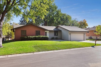 Beautiful 4 Bedroom, 3 Bathroom home located in the heart of - photo 3