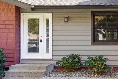 Beautiful 4 Bedroom, 3 Bathroom home located in the heart of - photo 4