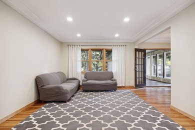 Beautiful 4 Bedroom, 3 Bathroom home located in the heart of - photo 8