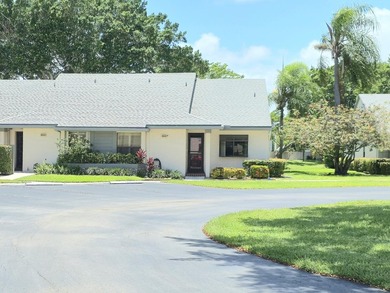 Don't miss this light & bright, spacious, updated CORNER VILLA! - photo 2