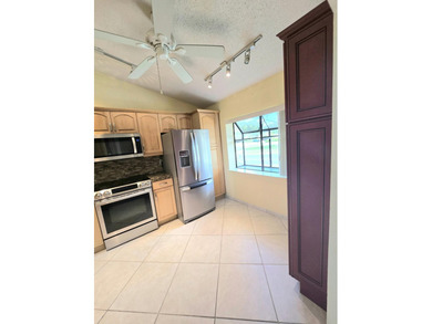 Don't miss this light & bright, spacious, updated CORNER VILLA! - photo 4