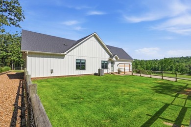 20 private acres. Custom modern farmhouse. Gated. NO HOA - photo 44