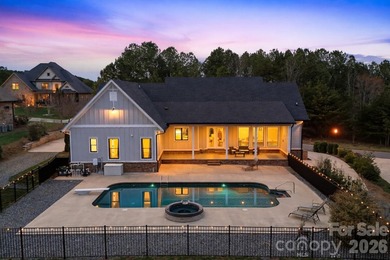 This stunning custom-built 2021 modern farmhouse offers 5,294 - photo 2