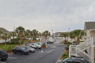 Fantastic location just steps from the beach, hot tubs and - photo 11