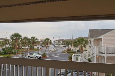 Fantastic location just steps from the beach, hot tubs and - photo 12
