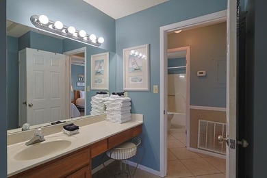 Fantastic location just steps from the beach, hot tubs and - photo 14